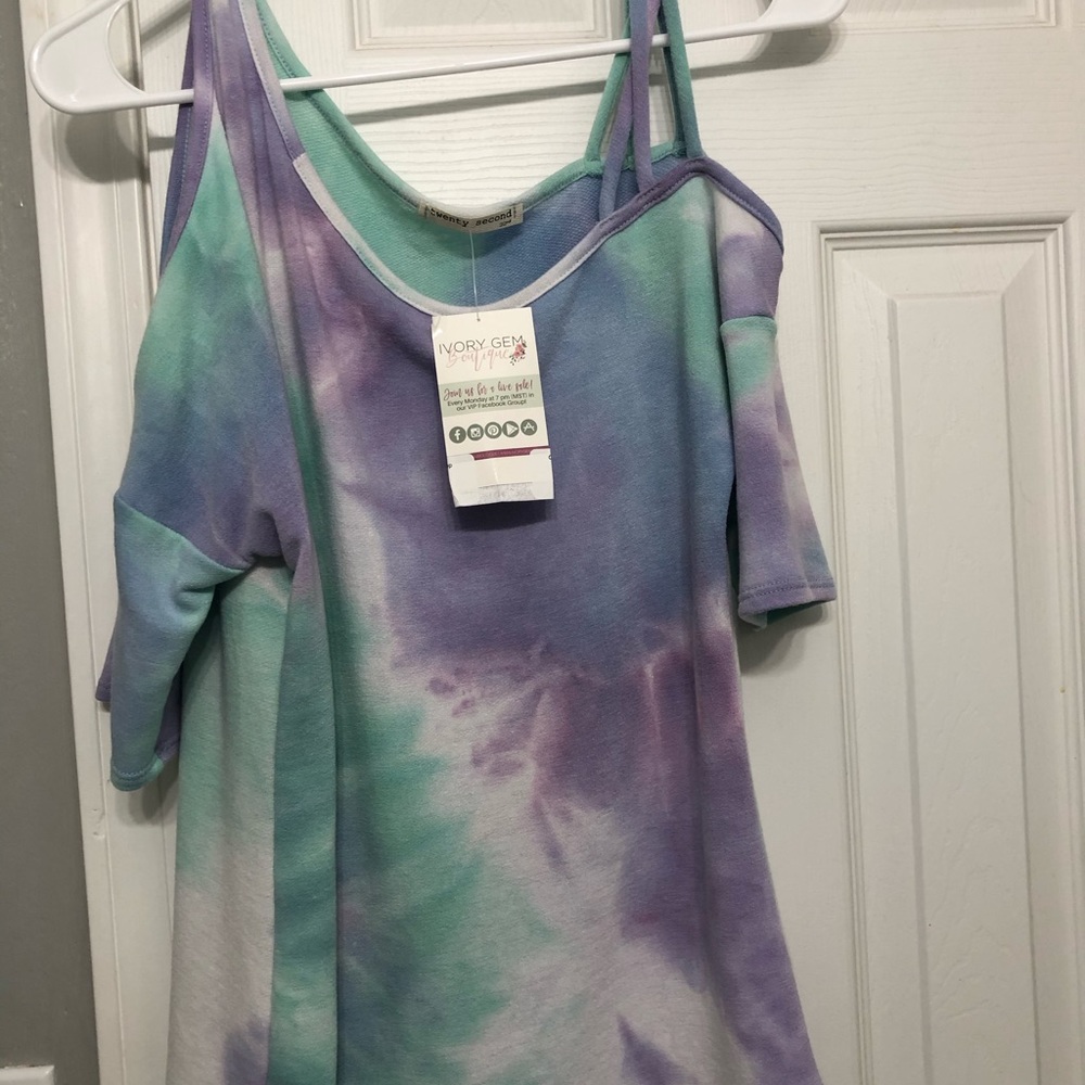 Cold shoulder shirt